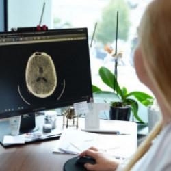 Uykusuzluk ve alkol küme baş ağrılarını tetikleyebilir