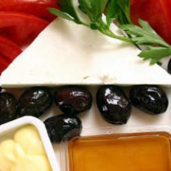 Zeytinle peyniri aynı anda yiyenler yandı: Sanıldığı kadar masum değil