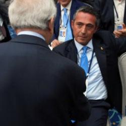 Ali Koç'un, Aziz Yıldırım karşısında oturuşu sosyal medyada gündem oldu!