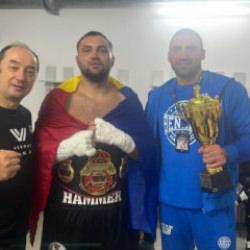 Almanya'daki T&uuml;rk kul&uuml;b&uuml;n&uuml;n boks&ouml;rlerinden &ccedil;ifte nakavt