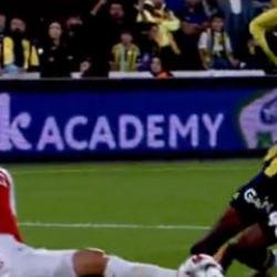 Kadıköy'de VAR devrede! Fenerbahçe penaltı kazandı