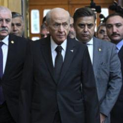 Bahçeli'nin grup toplantısında taktığı rozet ve yüzük dikkat çekti