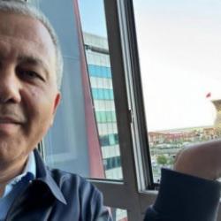 Bakan Yerlikaya da akıma uyup dev bardakla poz verdi