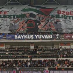 Başakşehir-Galatasaray maçına damga vuran Filistin pankartı