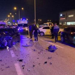 Bursa'da zincirleme kaza: 5 araç birbirine girdi, 3 kişi yaralandı