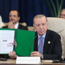 Dünyanın konuştuğu imza! "Erdoğan'ın imzası yeni bir dönemin habercisi"