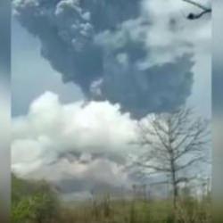 Endonezya'da kırmızı alarm! Lewotobi Laki-laki Yanardağı patladı! 