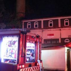 Erzurum'da tarihi caminin çatısında yangın çıktı