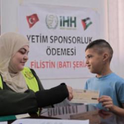 Filistinli 26 bin 531 yetim çocuğa her ay destek veriliyor!