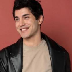 Gen&ccedil; oyuncu sokak ortasında ağır yaralanmıştı: Sevindirici haber geldi!