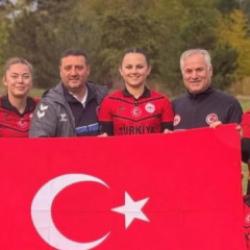 Kadın Kriket Milli Takımı, Romanya'da üçüncü oldu
