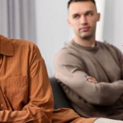 &Ouml;nemli konuşmalardan ka&ccedil;ınıyor musunuz? Psikolog Elif Zahide G&ouml;k'ten &ouml;nemli ipu&ccedil;ları