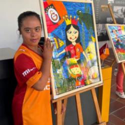 Özel gereksinimli çocuklardan ‘Melek Kalpler, Sarı Kırmızı Hayaller’ sergisi