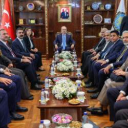 TBMM Başkanı Kurtulmuş'tan Diyarbakır'da Valilik ve B&uuml;y&uuml;kşehir Belediyesine ziyaret