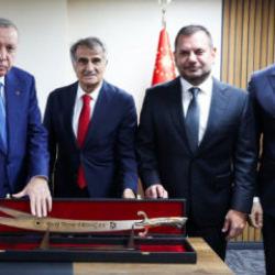 Trabzonspor'dan Başkan Erdoğan'a anlamlı hediye