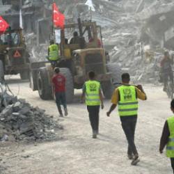 T&uuml;rk bayraklarıyla Gazze'ye girdiler! &Ccedil;alışmalar başladı