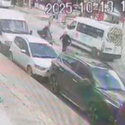 Ümraniye’de motosiklet yayaya çarptı