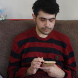 3 yıl sonra evden &ccedil;ıkmıştı! Telefon bağımlısı Barış 24 saatinin nasıl ge&ccedil;tiğini anlattı