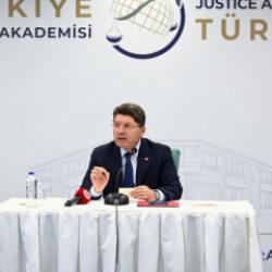 Adalet Bakanı Tunç, hakim-savcı yardımcılarıyla bir araya geldi