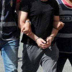 Adana'da 15 yıl hapis cezasıyla aranan hükümlü dolapta yakalandı