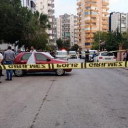 Adana'da bir kişi otomobilde ölü bulundu; Vücudunda darp izleri tespit edildi