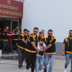 Adana'da nefes kesen operasyon! Tek tek yakalandılar