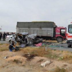 Aksaray'da feci kaza: &Uuml;&ccedil; kişi hayatını kaybetti