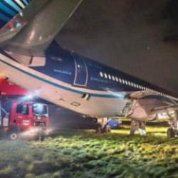 Azerbaycan semalarında panik! Uçak acil iniş yaptı! 