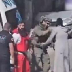 Batı Şeria'da zulmü giderek artıyor: İsrail askerleri ambulansın önünü kapatıp...