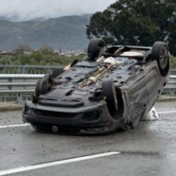 Bursa'da takla atan araçtan mucize kurtuluş