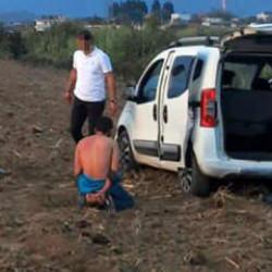 Cezaevi firarileri kaçarken araçlarıyla girdikleri tarlada yakalandı