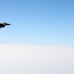 Cumhurbaşkanı Erdoğan'ın Maskat Havaalanına inişinde F-16 savaş uçakları eşlik etti