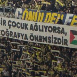 Fenerbahçe taraftarından Filistin için anlamlı pankart