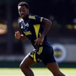 Fenerbahçelilerin gözü kulağı bu haberdeydi! Yıldız isim geri döndü