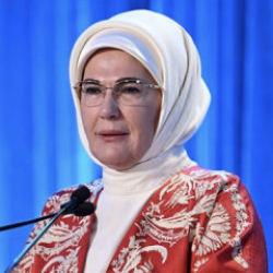 Galata Kulesi'ne yansıtıldı: Emine Erdoğan'dan dikkat çeken mesaj