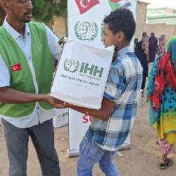 İHH, Sudan&rsquo;da 4 bu&ccedil;uk milyondan fazla kişiye yardım ulaştırdı