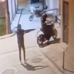 İş yerini kurşunlayan saldırganlar kendilerini kayda almış