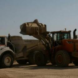 İsrail'in son kalleşliği g&ouml;r&uuml;nt&uuml;lendi! Onlarca kamyon dolu girip boş &ccedil;ıkıyor