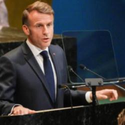 Macron'dan  Louvre M&uuml;zesi a&ccedil;ıklaması! Hırsızlık vakası alarma ge&ccedil;irdi! 