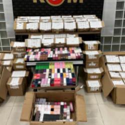 Otomobilinde 2 bin 710 şişe gümrük kaçağı parfümle yakalandı