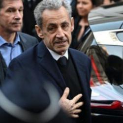 Sarkozy'yi cezaevinde 2 polis koruyacak