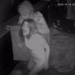 Taksim&rsquo;deki korku evinde korku dolu anlar: Kadını darbedip elektroşok cihazıyla &ccedil;arptı