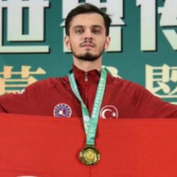 Türk Milli Kungfu Takımı Dünya Şampiyonu: Akyüz'den 'beyaz el' protestosu