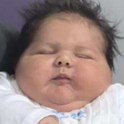 T&uuml;rkiye'nin en b&uuml;y&uuml;k bebeği! Tam 6 kilo 150 gram doğdu