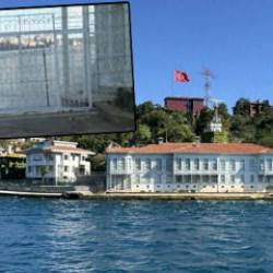 Üsküdar'da yol krizi! Yalı sakinleri barikat çekti, mahalleli isyan etti