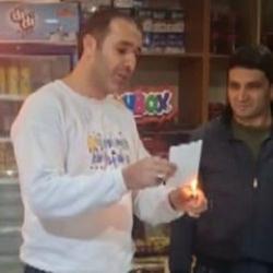 Yaktığı defter mahalleliyi sevince boğdu