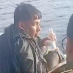 Yunanistan’a geçmek isterken bottan düşen genç 12 saat yüzerek hayatta kaldı