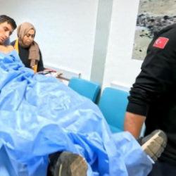 16 yaşındaki &ccedil;ocuk, tartıştığı genci bı&ccedil;akla ağır yaraladı