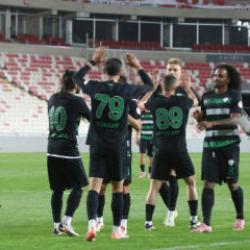 1. Lig'de gol yağmuru! 5 maçtır kazanamayan takım rakibine patladı