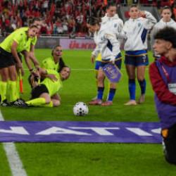 Türkiye - Kosova maçının hakemi İstiklal Marşı okunurken bayıldı